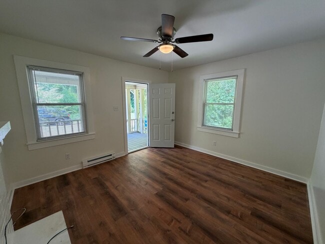 Building Photo - Swannanoa - Newly Renovated Beacon Village Cottage