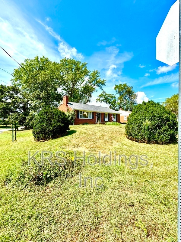 Primary Photo - 2400 Forest Dr