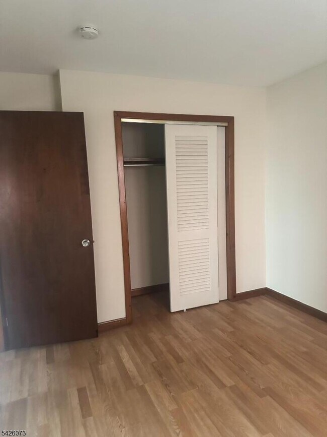 Building Photo - 1075 E Jersey St