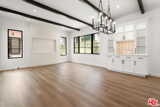Building Photo - 930 Lincoln Blvd