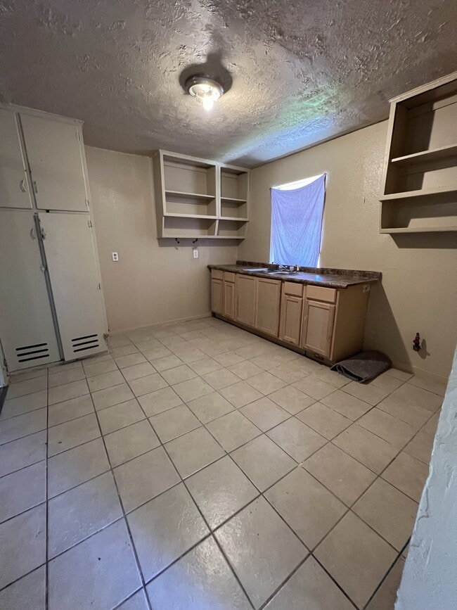 Building Photo - 1720 Fairway St