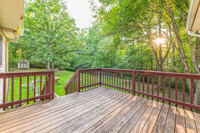 Building Photo - Country Charmer 3Bd/2.5Bth colonial home w/ 2 car garage on 1 acre! $1000 first month credit!