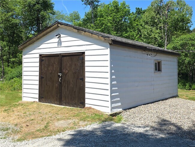 Building Photo - 1945 Bradley Creek Rd