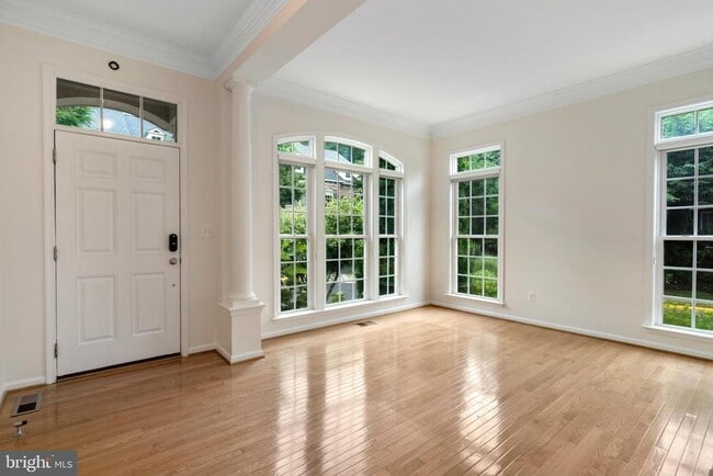 Building Photo - 8880 Olive Mae Cir