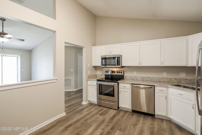 Building Photo - 1881 Manitoba Ct S