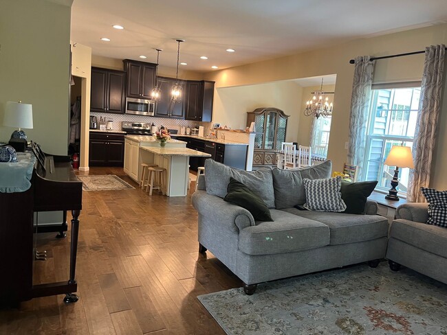 Building Photo - Beautiful 4-bedroom house in Baldwinsville