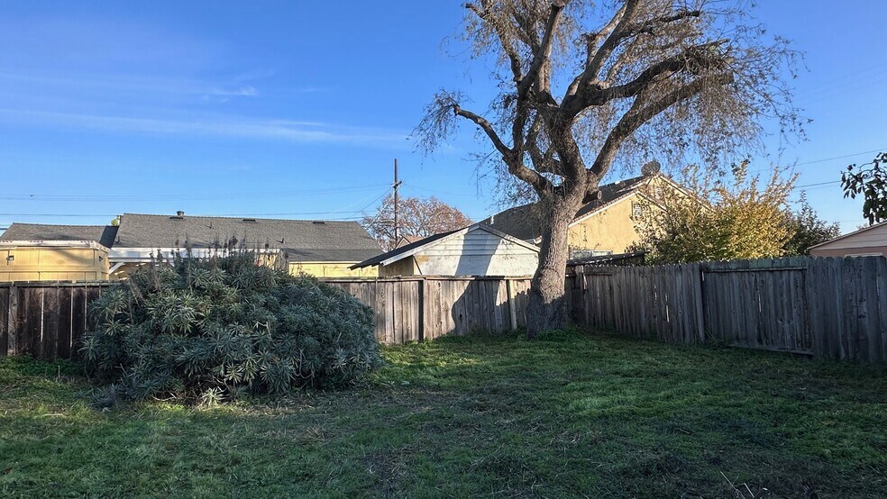 Building Photo - 15098 Edgemoor St