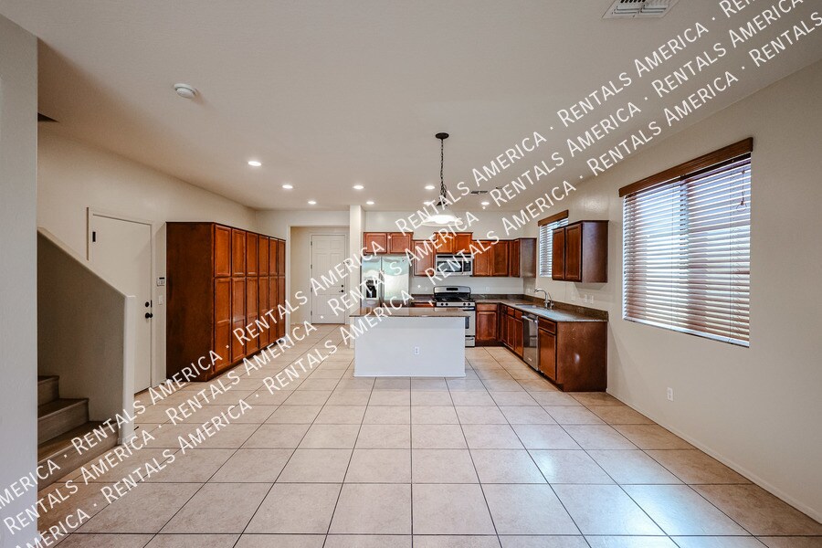 Building Photo - 3410 S Sunland Dr