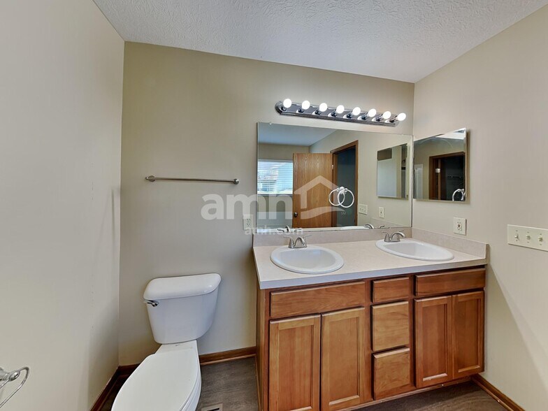 Building Photo - 180 Shaleridge Dr