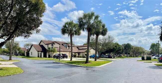 Building Photo - 10170 SW 137th Pl
