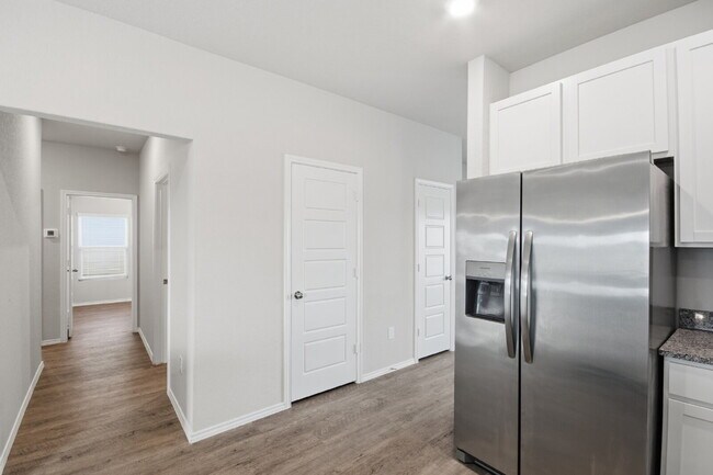 Building Photo - "Charming 3-Bedroom Retreat with 2 Baths in the Heart of New Braunfels!"