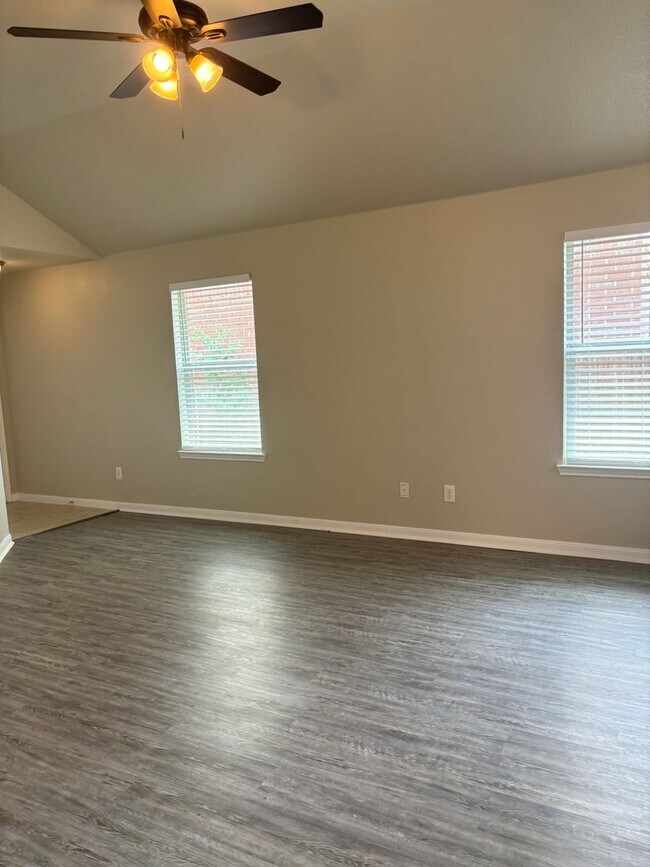 Building Photo - 4/2/2 Keller ISD