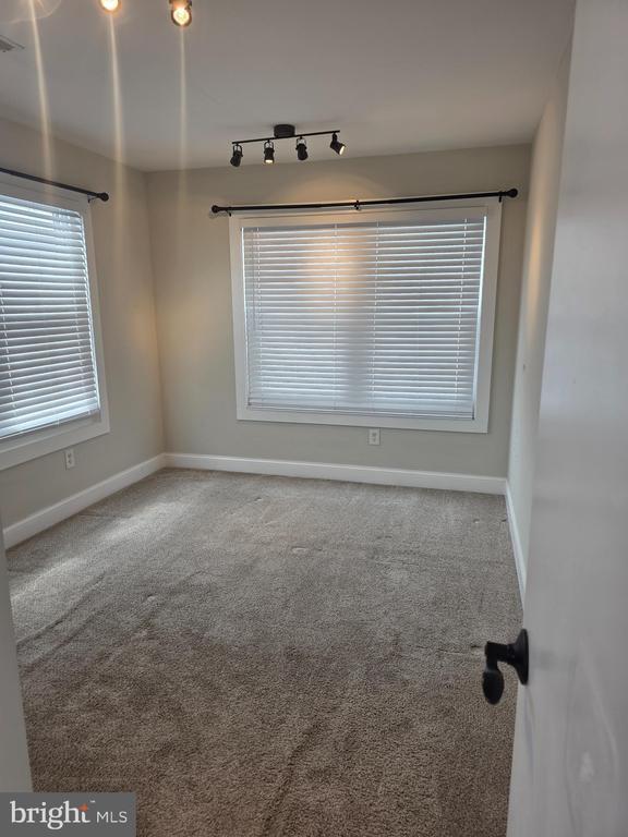 Building Photo - 5230 Breezy Point Rd