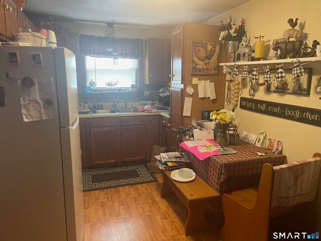 Building Photo - 521 Mill St