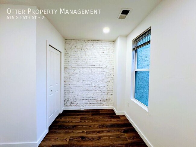 Building Photo - 615 S 55th St