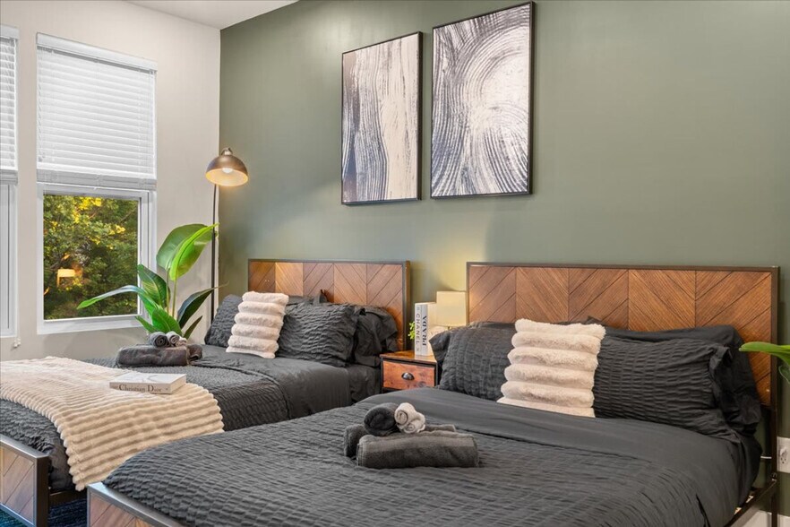 Building Photo - 2005 Clarksdale Dr