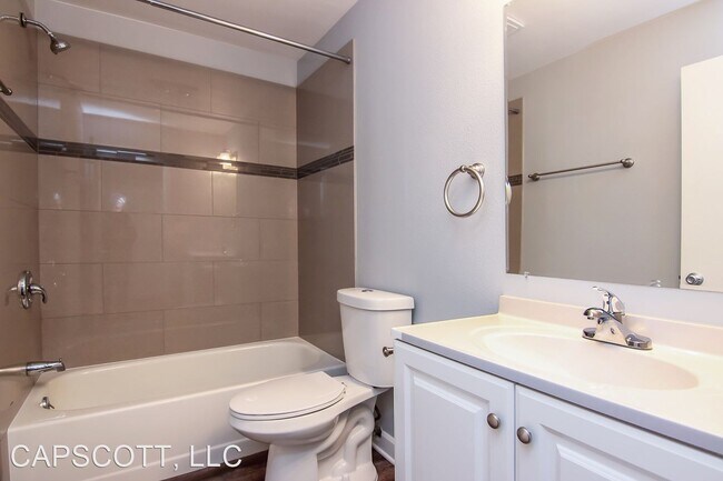 Building Photo - 2821 SE 50th Ave