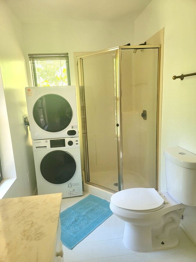 Building Photo - Renovated Cascade shores apartment