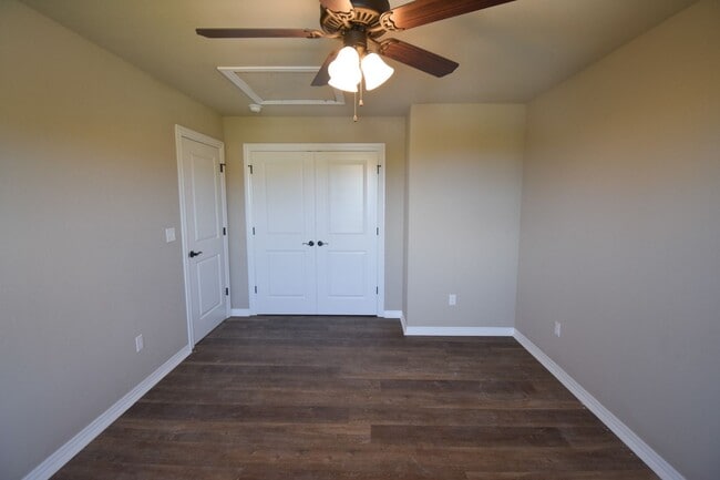 Building Photo - 3 Bedroom 2 Bathroom Home In Fayetteville Arkansas.