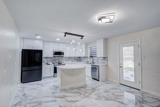 Building Photo - 519 Darlene Trail