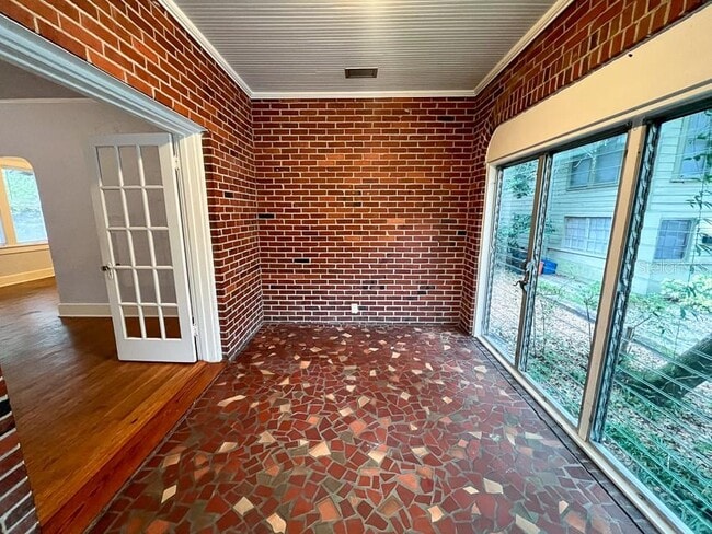 Building Photo - 1118 NW 3rd Ave