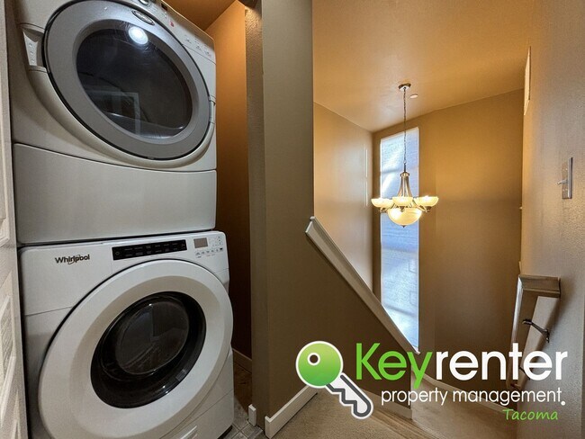 Building Photo - Dream Townhome in Tacoma, WA!