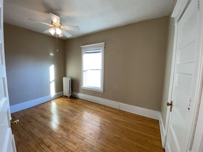 Building Photo - 1 Bed 1 Bath Historic Preserved Douglas Ap...