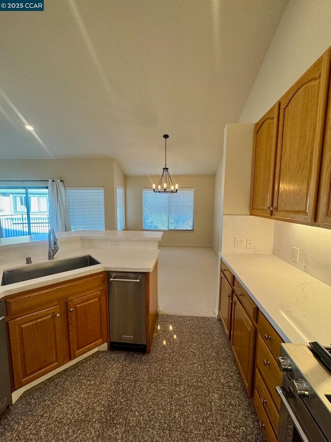 Building Photo - 87 Starview Dr