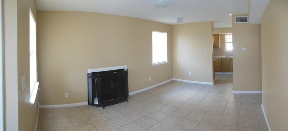 Building Photo - 4808 Rainbow Cir