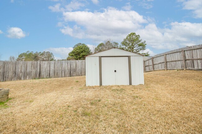 Building Photo - "Charming 3 Bed, 2 Bath Home in Spring Lak...