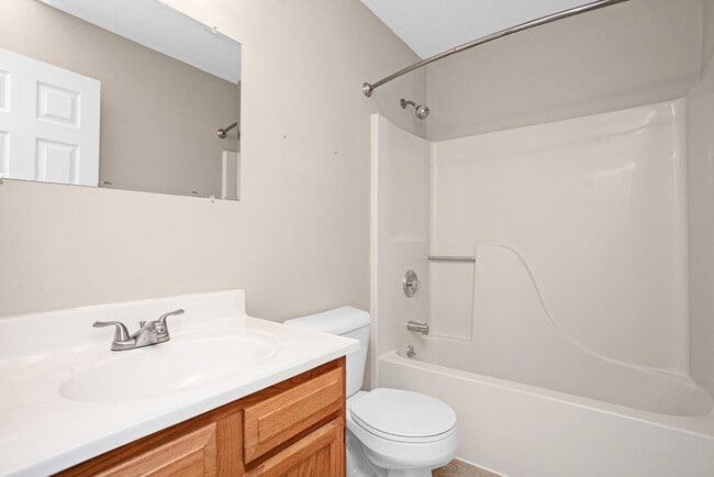 Building Photo - 707 Princeton Dr