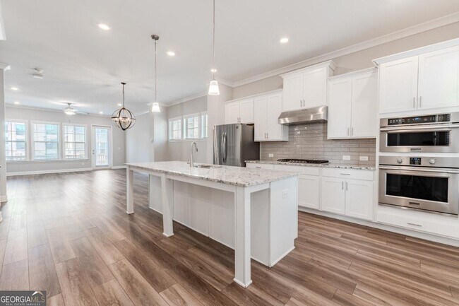 Building Photo - 5051 Pinckney Ln