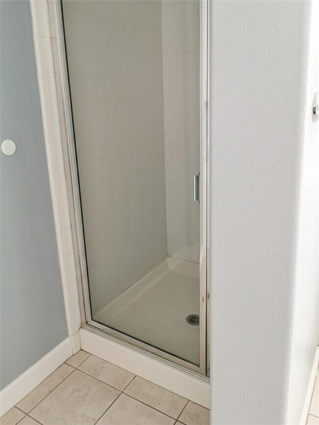 Building Photo - 1318 Swan Loop S