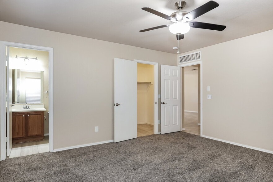 Building Photo - 3042 W Casino Ave