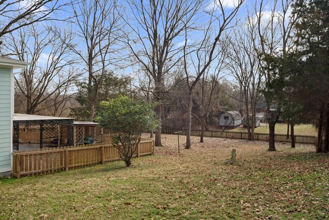 Building Photo - 3 bed 2.5 bath East Nashville Home on dead...