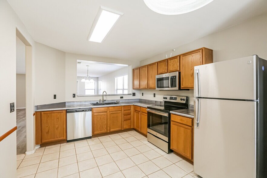 Building Photo - 11240 E Sunland Ave