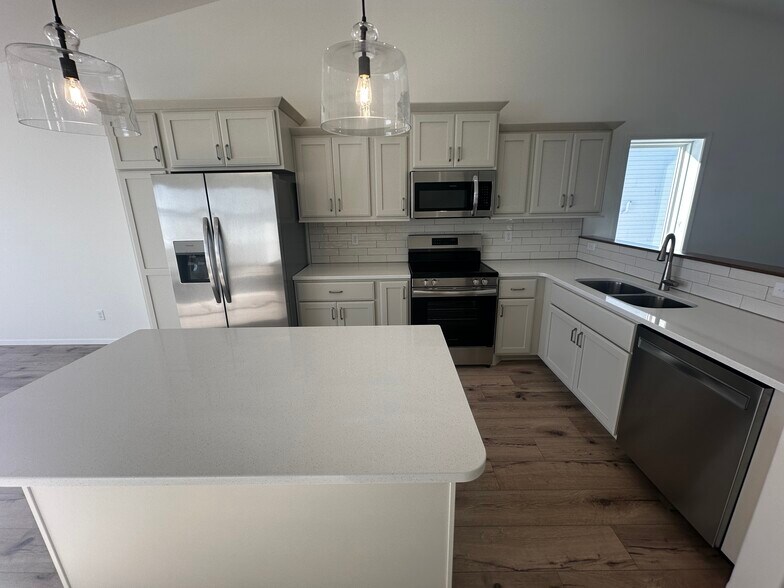 Building Photo - 6310 83rd Ave S