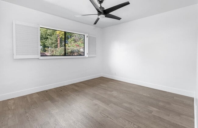Building Photo - Gorgeous Remodeled 3 Bedroom 2 Bath Pool H...