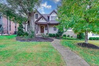 Building Photo - 210 38th Ave N