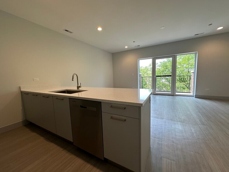 Building Photo - 6350 N Glenwood Ave