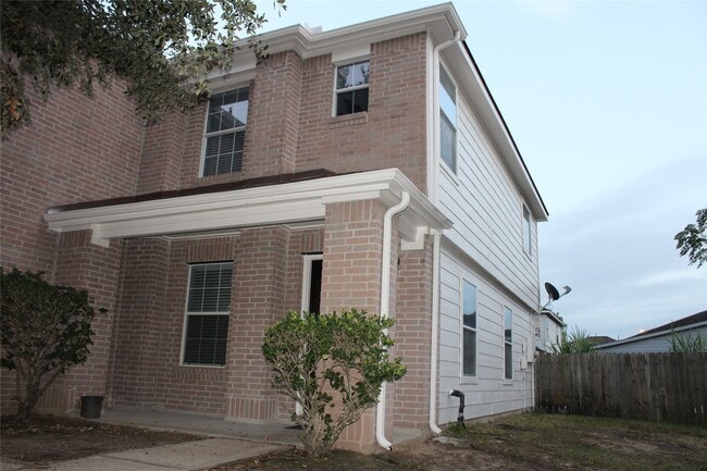 Building Photo - 8143 Sanders Forest Ct