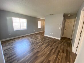 Building Photo - 3/2 Duplex in Bradenton