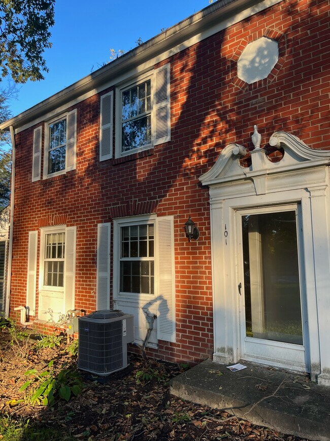 Building Photo - 101 E Westfield Blvd