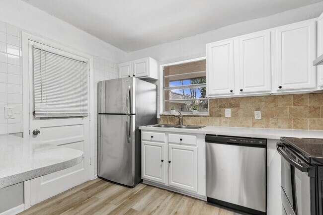 Building Photo - 10821 N Military Trl