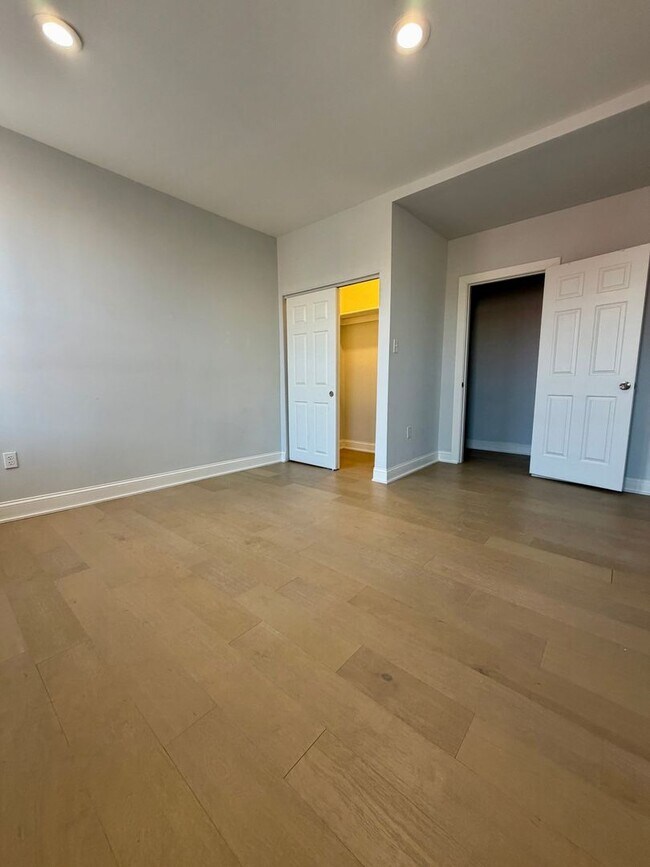 Building Photo - 1247 Snyder Ave