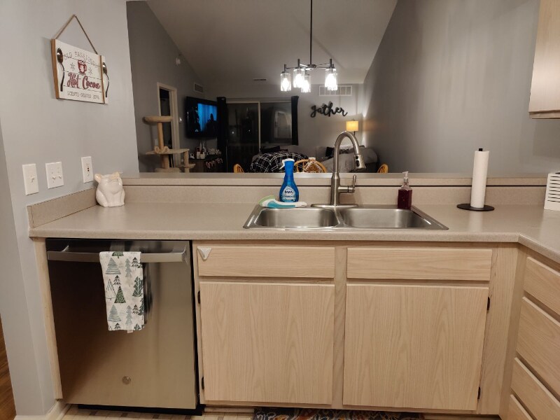 Building Photo - 1006 E Duncan St