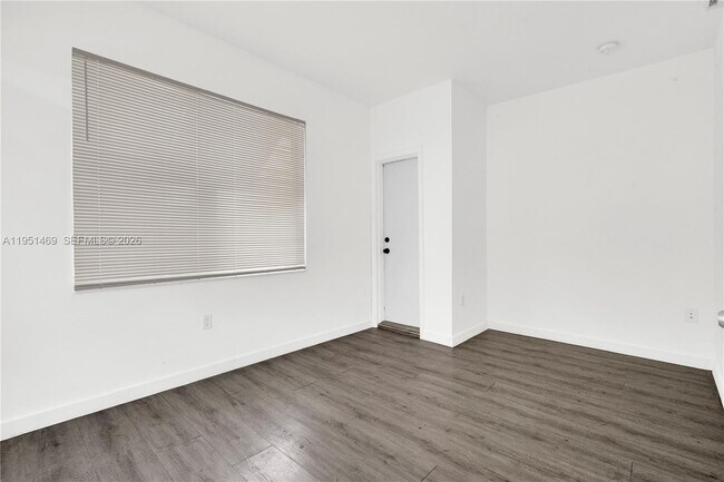 Building Photo - 402 NW 12th Ave