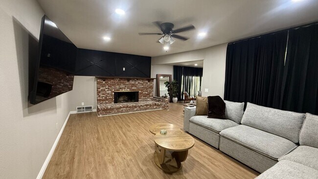 Building Photo - Beautiful Porterville Home! Available Now for Showing!