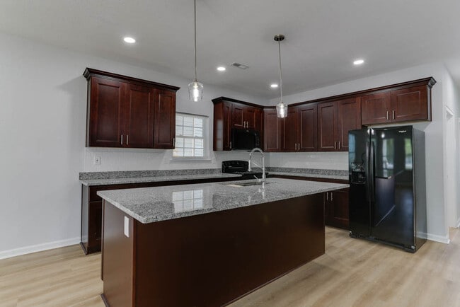Building Photo - 1436 W 39th St