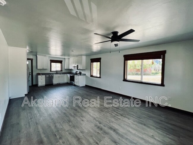 Building Photo - 908 Roosevelt Ave